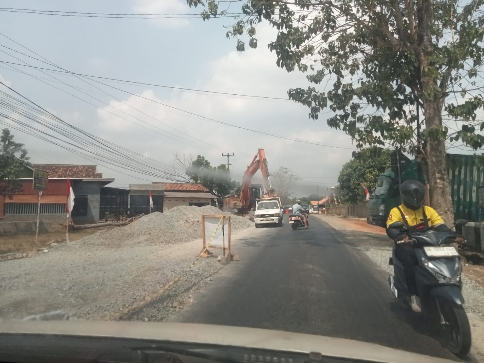 Pengerjaan Rigid Beton di Lampu Merah Kebun 4 Dinilai Lamban, Papan Informasi Proyek Juga Dipertanyakan